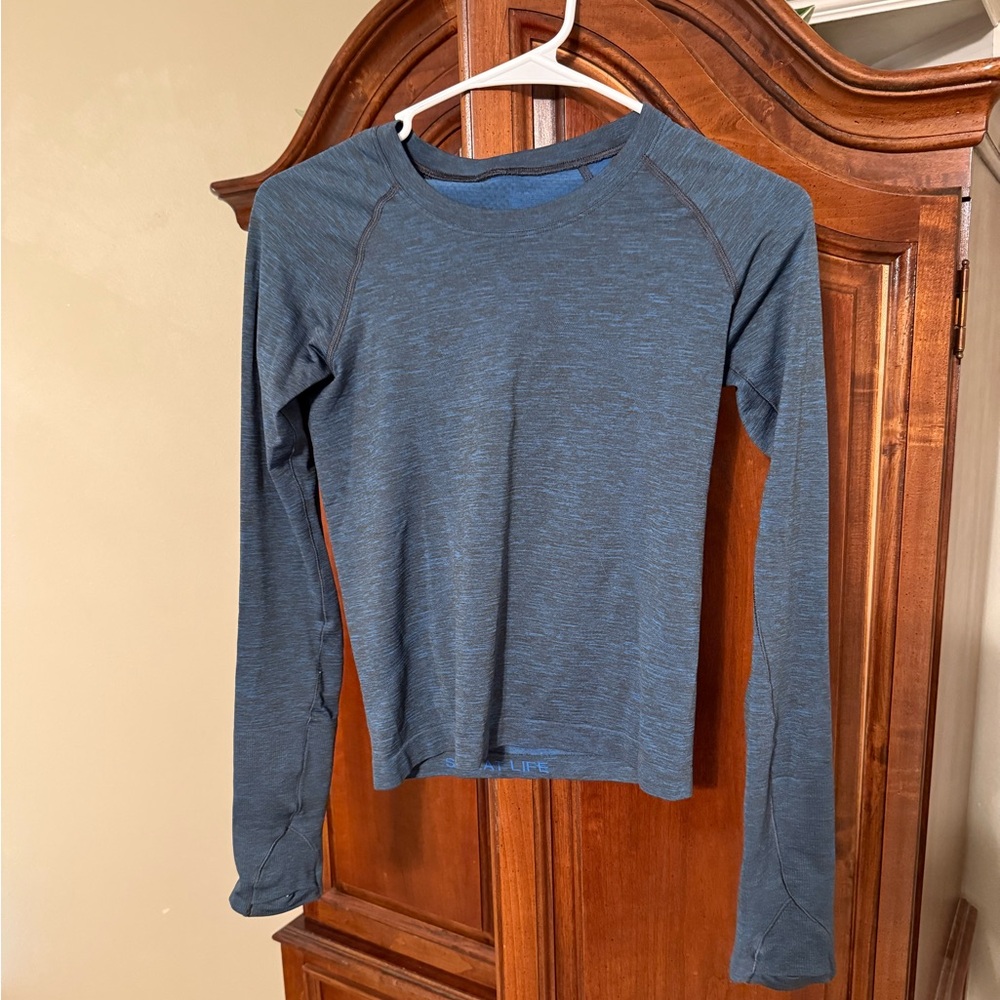 Lululemon blue long sleeved running shirt-size 4